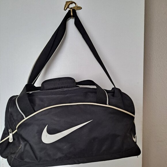 NIKE SMALL DUFFEL Gym Bag 17”x10”x9” Nice Bag For Any Sport & Back to School - Picture 1 of 5